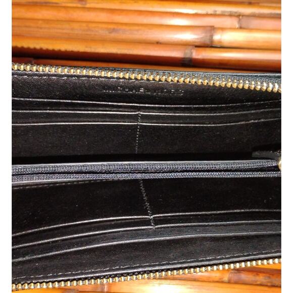 Michael Kors Jet Set Travel Continental Wallet Black & Beige MK Logo Zip Around - Picture 4 of 7